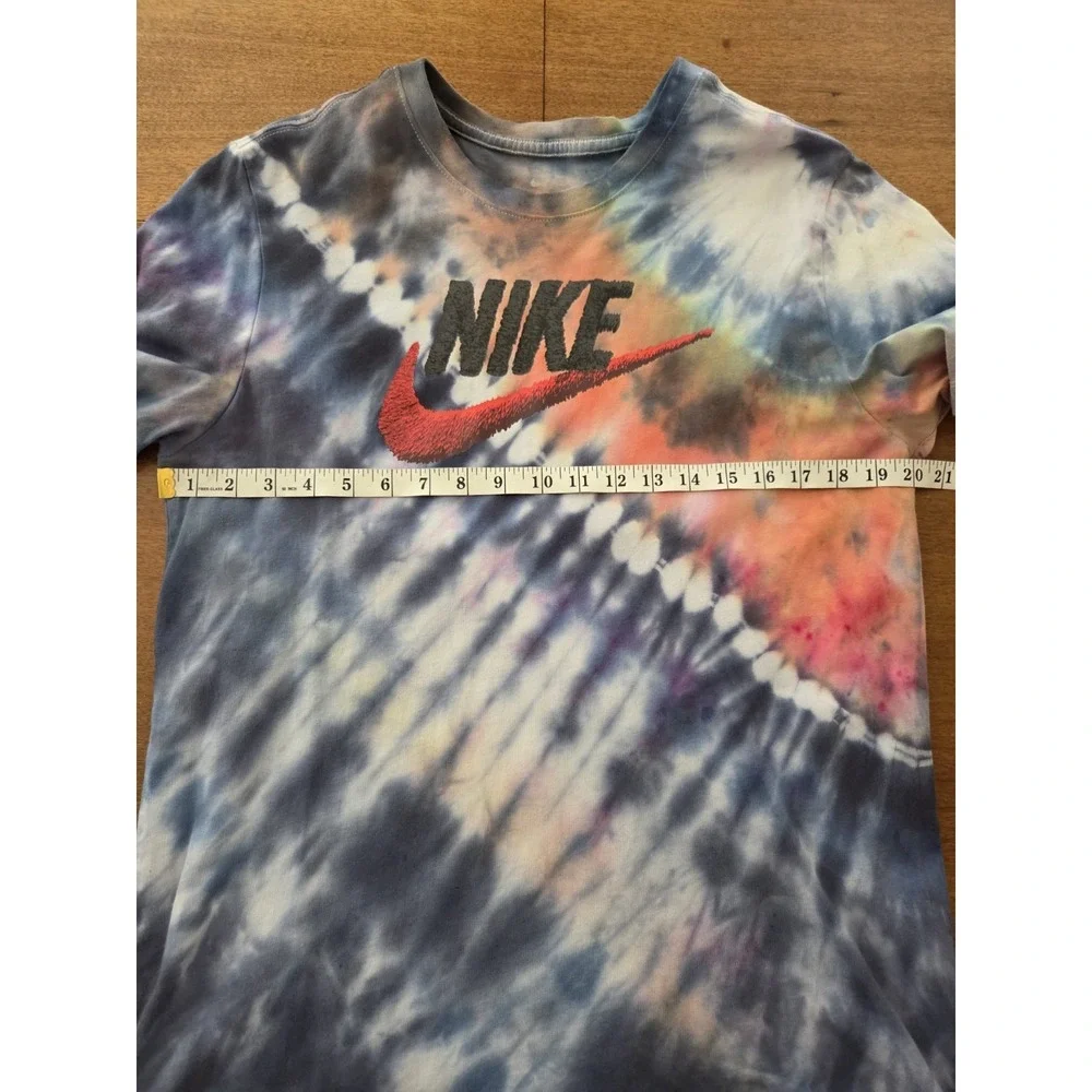 The Nike Tee Tie Dye Shirt‎ Youth Large Fuzzy Carpet Swoosh Athleisure
